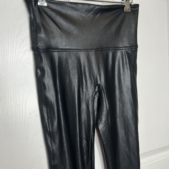 Spanx Faux Leather Leggings Women's Small Black Metallic Slimming Shaping - Picture 4 of 10